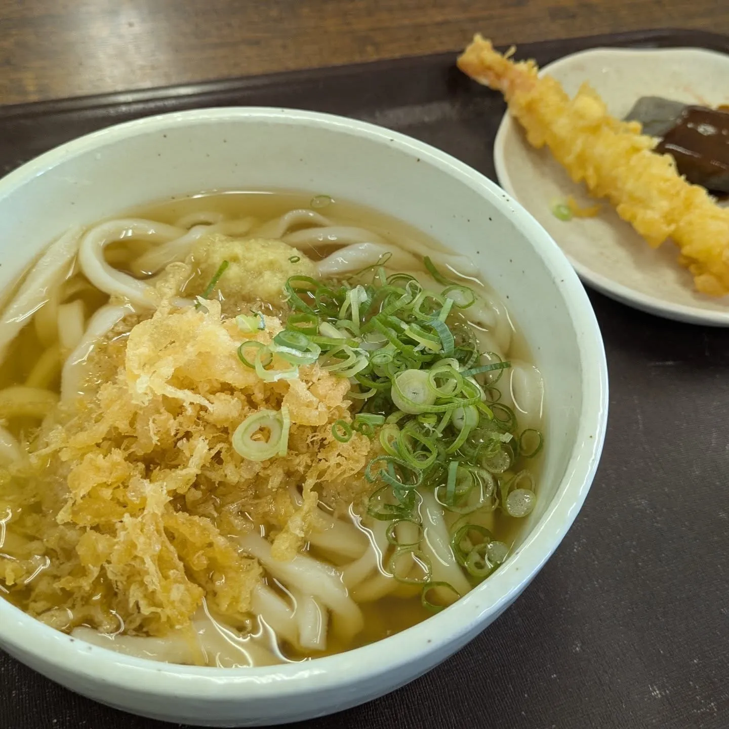 香川県に来たらやっぱりうどんですよねー。